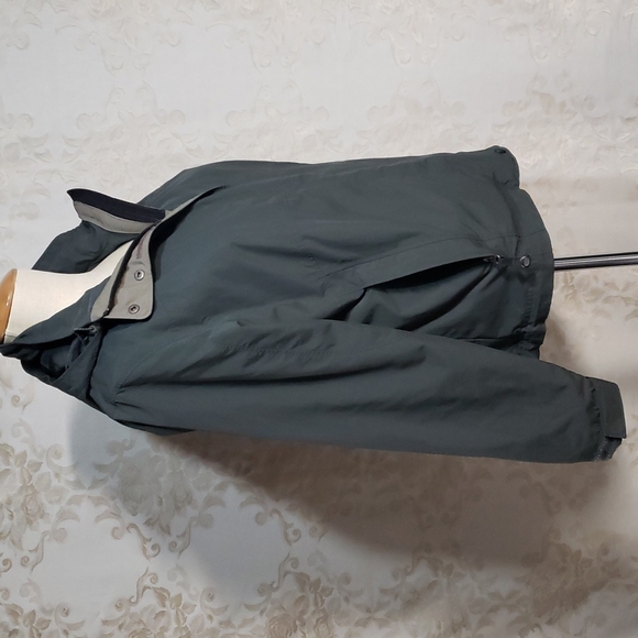 L.L.Bean Womens Green Coat with Hidden Hood M - Picture 4 of 11